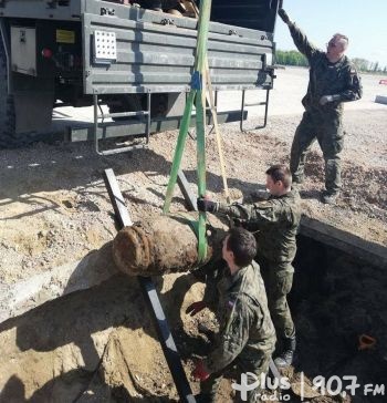 I znów bomby na radomskim lotnisku